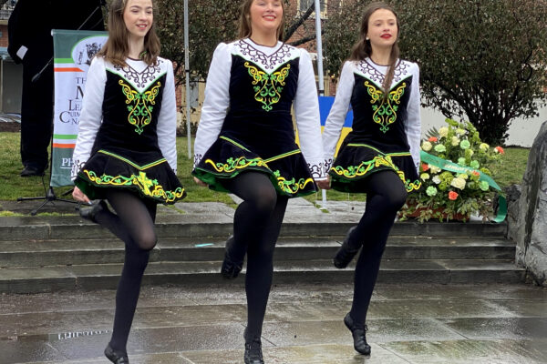 Irish girls dancing