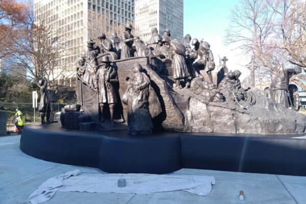 A bronze statue of Irish immigrants arriving on a ship