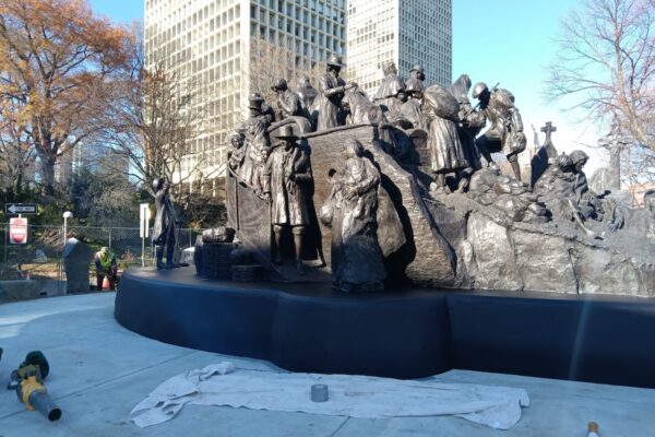 A bronze statue of Irish immigrants arriving on a ship