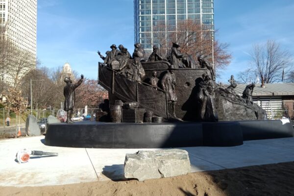 A bronze statue of Irish immigrants arriving on a ship